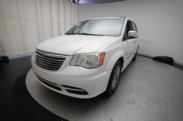 2014 Chrysler Town & Country Touring-L