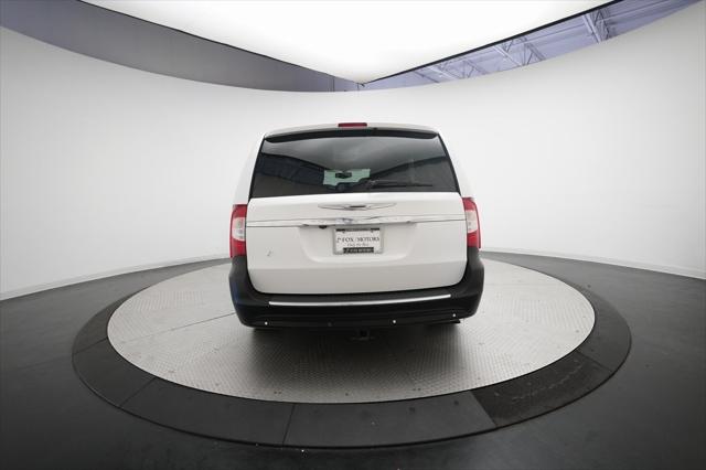 2014 Chrysler Town & Country Touring-L