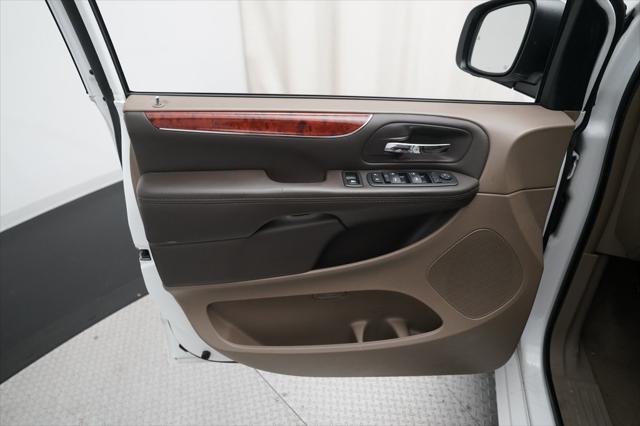 2014 Chrysler Town & Country Touring-L