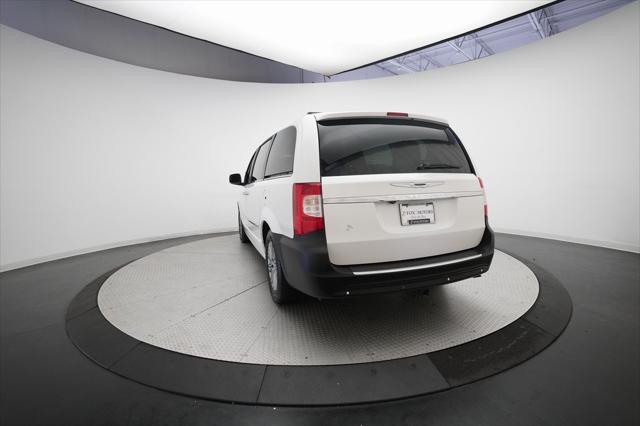 2014 Chrysler Town & Country Touring-L