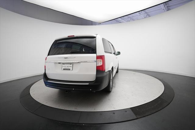 2014 Chrysler Town & Country Touring-L
