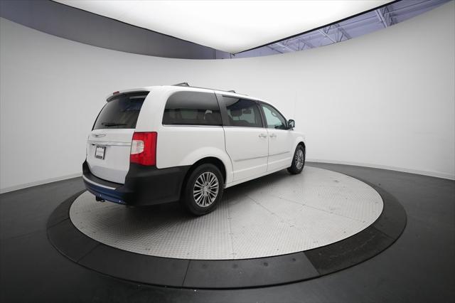 2014 Chrysler Town & Country Touring-L