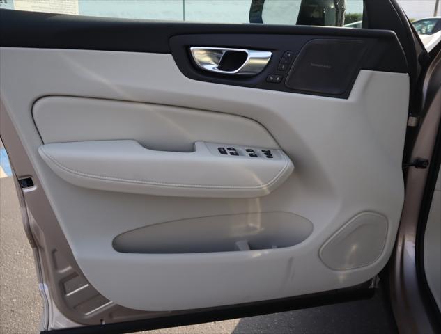 2025 Volvo XC60 Plug-In Hybrid Plus