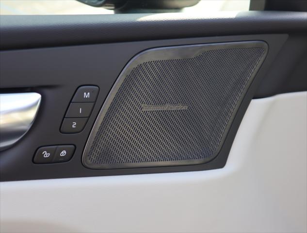 2025 Volvo XC60 Plug-In Hybrid Plus