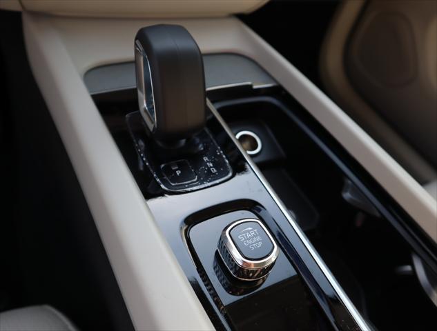 2025 Volvo XC60 Plug-In Hybrid Plus
