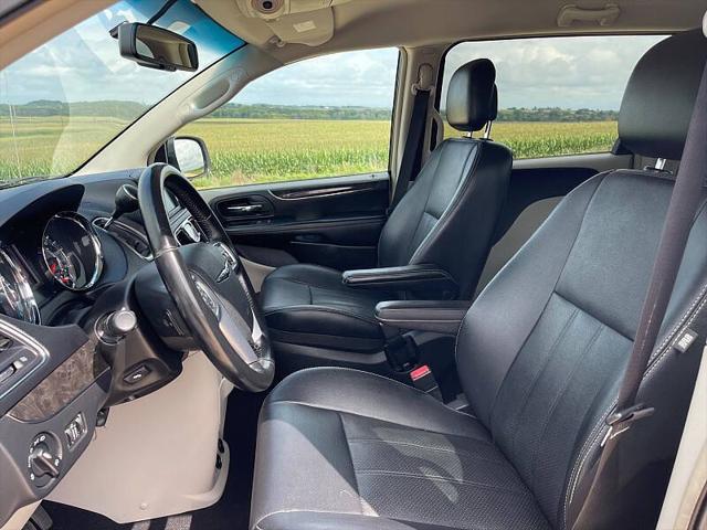2012 Chrysler Town & Country Touring