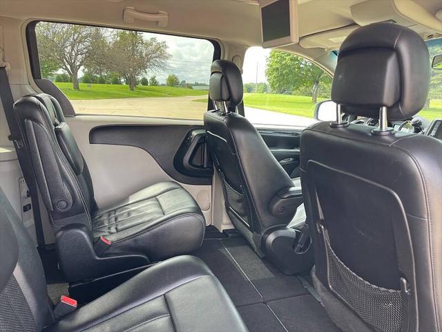 2012 Chrysler Town & Country Touring