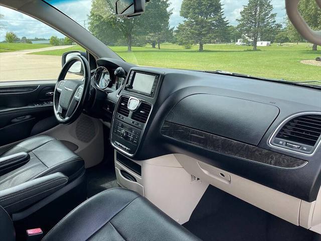 2012 Chrysler Town & Country Touring