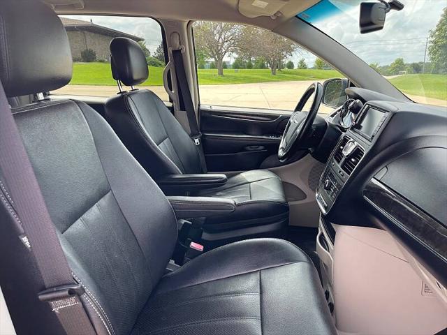 2012 Chrysler Town & Country Touring