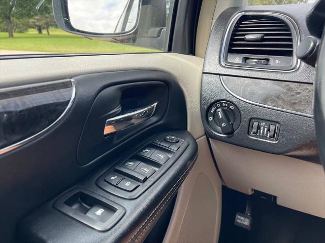 2012 Chrysler Town & Country Touring