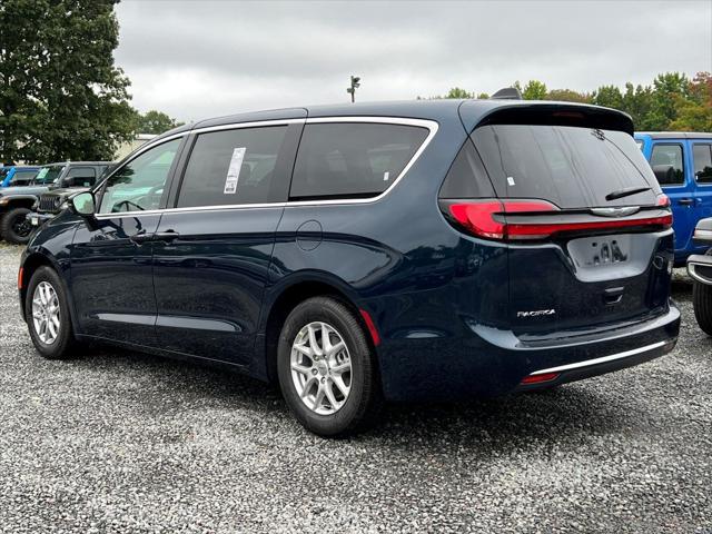 2024 Chrysler Pacifica PACIFICA TOURING L