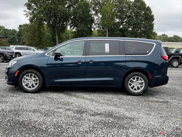 2024 Chrysler Pacifica PACIFICA TOURING L