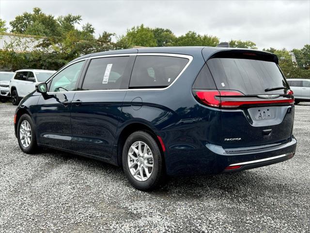 2024 Chrysler Pacifica PACIFICA TOURING L