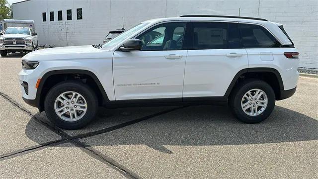 2024 Jeep Grand Cherokee GRAND CHEROKEE LAREDO 4X4