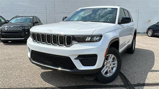 2024 Jeep Grand Cherokee GRAND CHEROKEE LAREDO 4X4