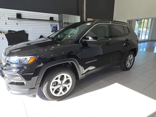 2025 Jeep Compass COMPASS LATITUDE 4X4