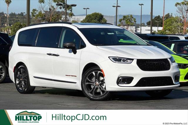 2024 Chrysler Pacifica PACIFICA TOURING L