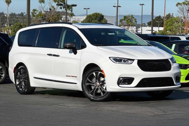 2024 Chrysler Pacifica PACIFICA TOURING L