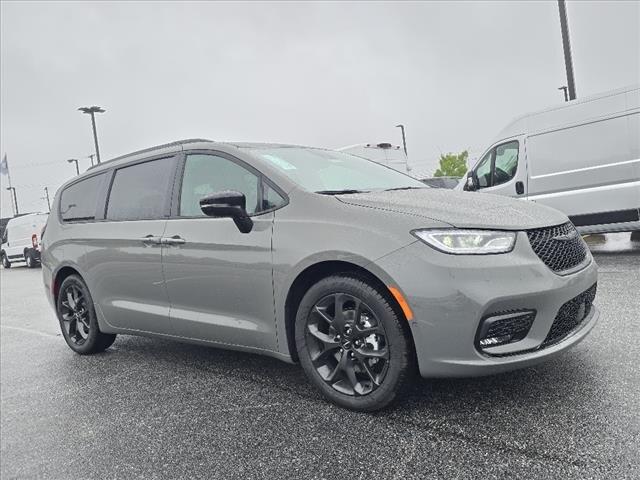 2024 Chrysler Pacifica PACIFICA TOURING L