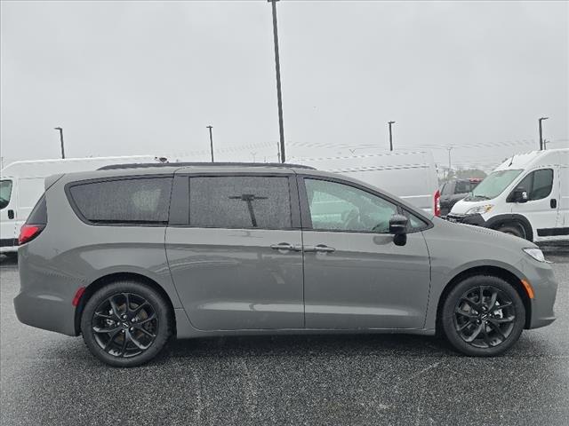 2024 Chrysler Pacifica PACIFICA TOURING L