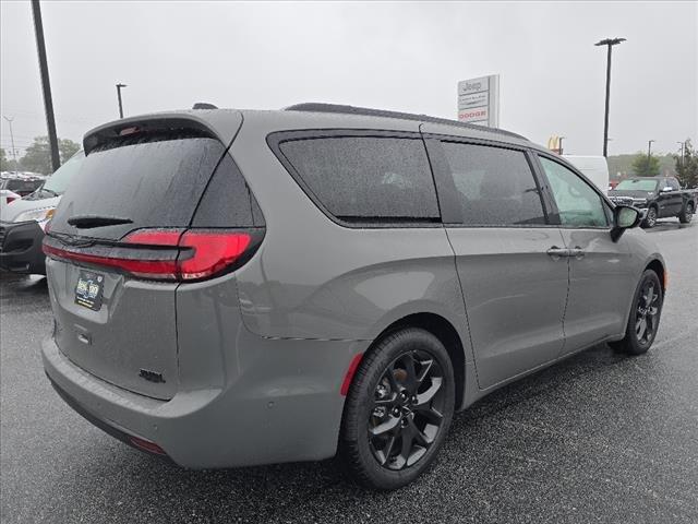 2024 Chrysler Pacifica PACIFICA TOURING L