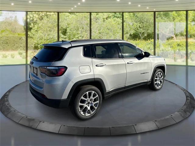 2025 Jeep Compass COMPASS LATITUDE 4X4