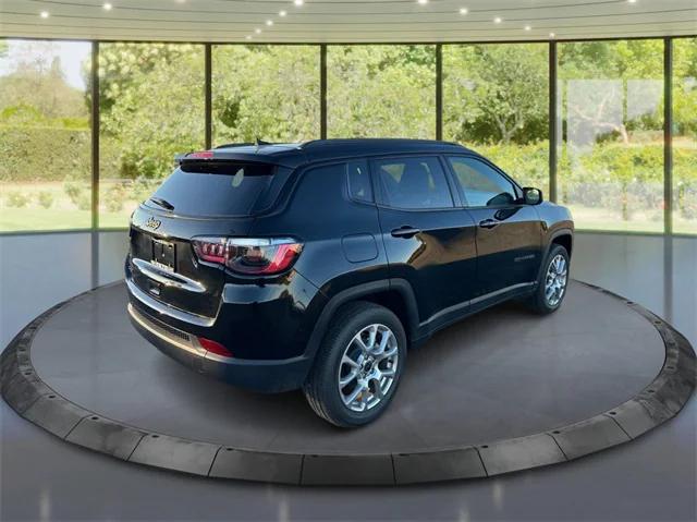 2025 Jeep Compass COMPASS LATITUDE 4X4