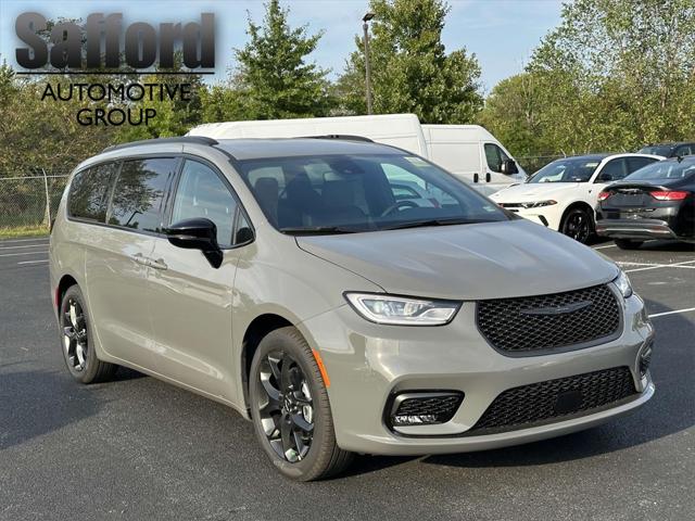 2024 Chrysler Pacifica PACIFICA TOURING L