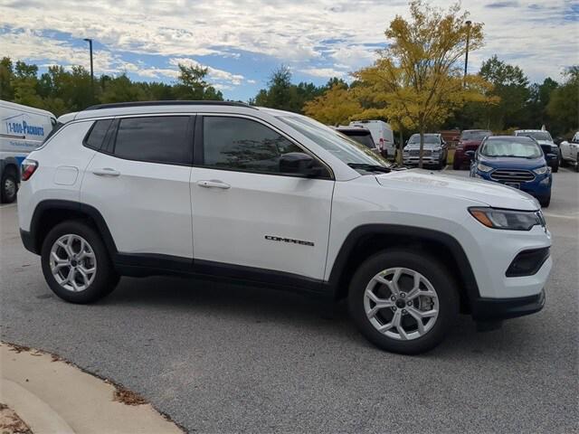 2025 Jeep Compass COMPASS LATITUDE 4X4