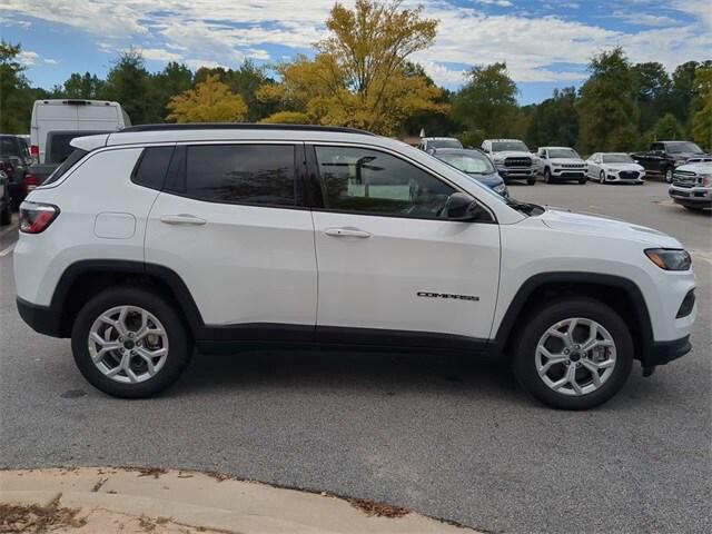 2025 Jeep Compass COMPASS LATITUDE 4X4