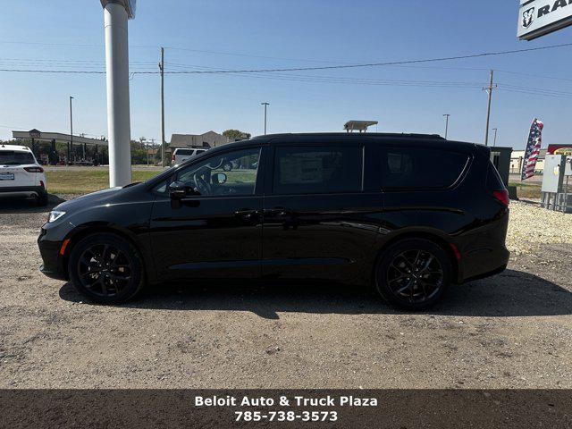 2024 Chrysler Pacifica PACIFICA TOURING L