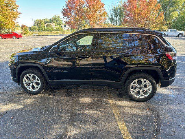 2025 Jeep Compass COMPASS LATITUDE 4X4