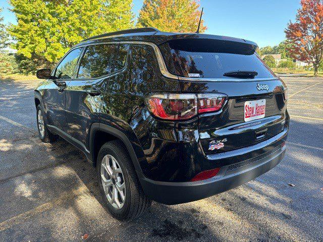 2025 Jeep Compass COMPASS LATITUDE 4X4