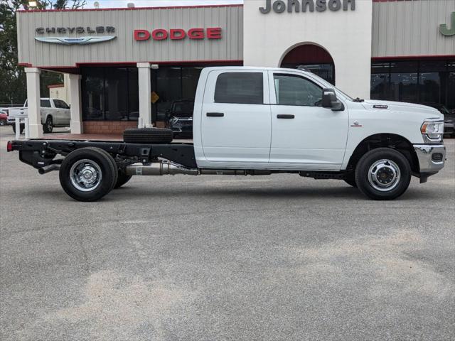 2024 RAM Ram 3500 Chassis Cab RAM 3500 TRADESMAN CREW CAB CHASSIS 4X4 60 CA