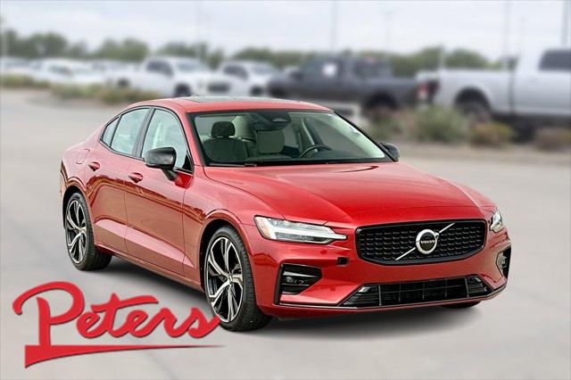 2024 Volvo S60 B5 Core Dark Theme