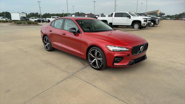 2024 Volvo S60 B5 Core Dark Theme