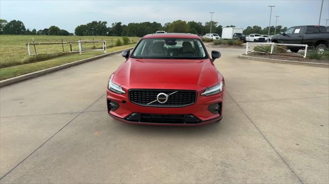 2024 Volvo S60 B5 Core Dark Theme