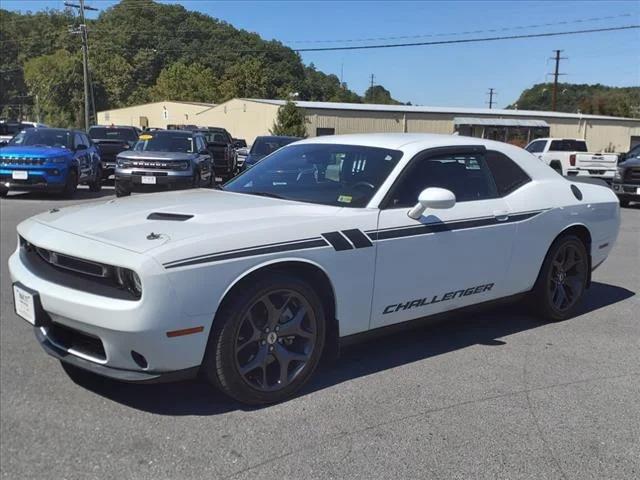 2017 Dodge Challenger SXT Plus