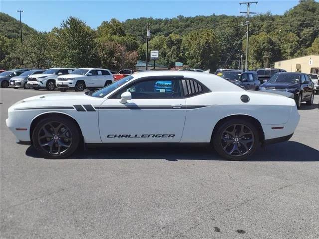 2017 Dodge Challenger SXT Plus