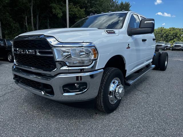 2024 RAM Ram 3500 Chassis Cab RAM 3500 TRADESMAN CREW CAB CHASSIS 4X4 60 CA