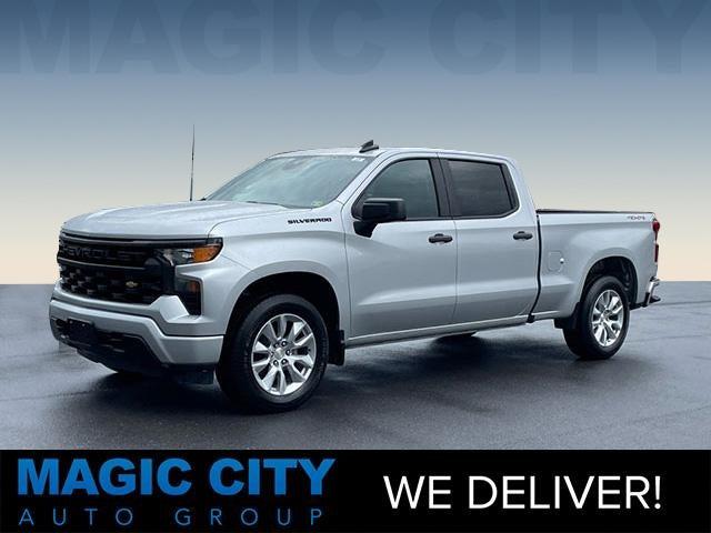 2022 Chevrolet Silverado 1500 4WD Crew Cab Standard Bed Custom