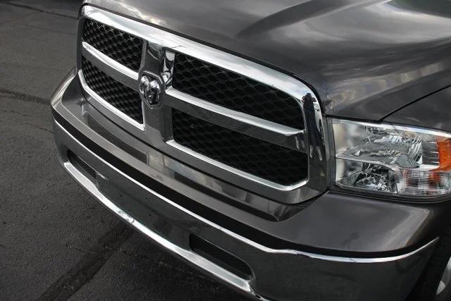 2022 RAM 1500 Classic SLT Crew Cab 4x2 57 Box