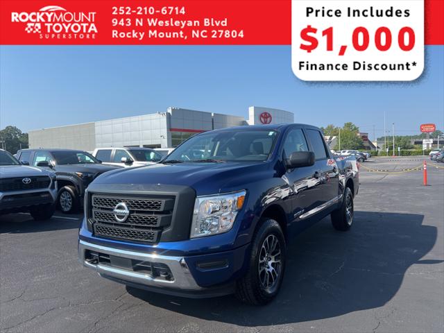 2022 Nissan TITAN Crew Cab SV 4x4