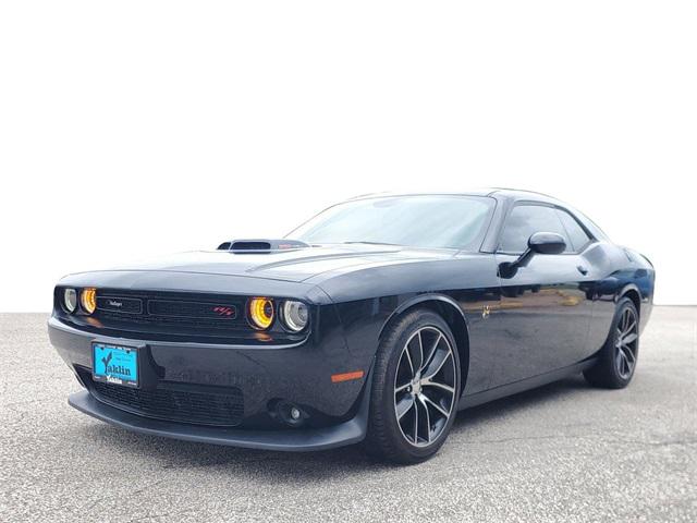 2015 Dodge Challenger R/T Scat Pack Shaker