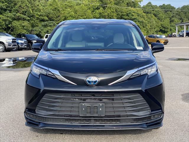 2023 Toyota Sienna LE