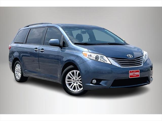 2015 Toyota Sienna XLE 8 Passenger