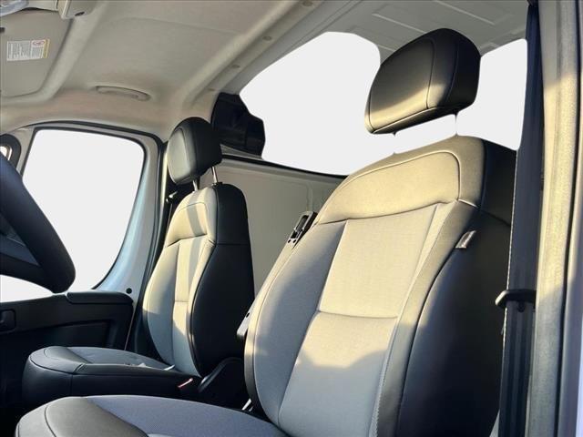 2025 Ram ProMaster Cargo Van SLT Low Roof 136" WB