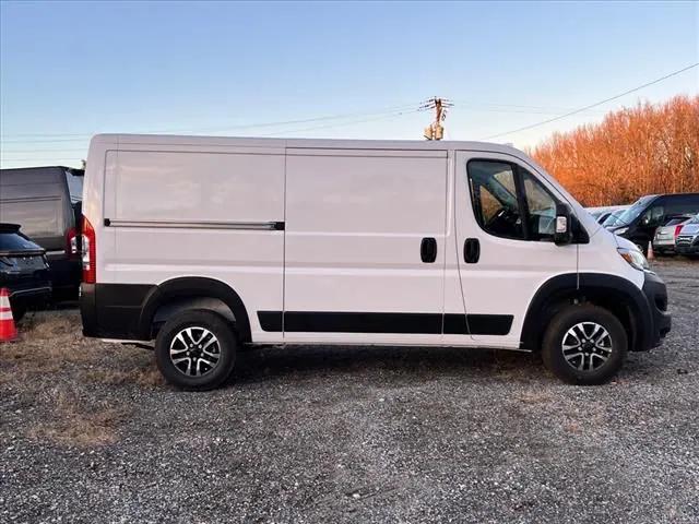 2025 RAM Ram ProMaster RAM PROMASTER 3500 SLT CARGO VAN LOW ROOF 136 WB