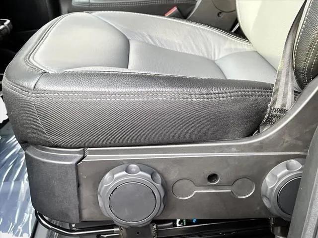 2025 Ram ProMaster Cargo Van SLT Low Roof 136" WB