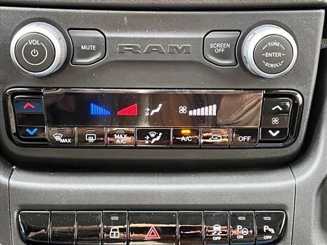 2025 Ram ProMaster Cargo Van SLT Low Roof 136" WB